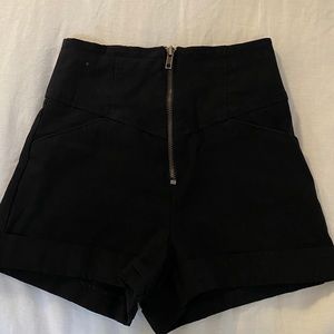 Black stretchy high waisted zipper booty shorts
